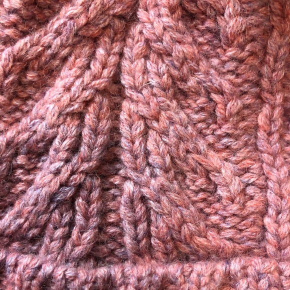 🎉 HP 🎉 🆕 UGG Cable Pom Beanie Smokey Pink - Picture 5 of 10